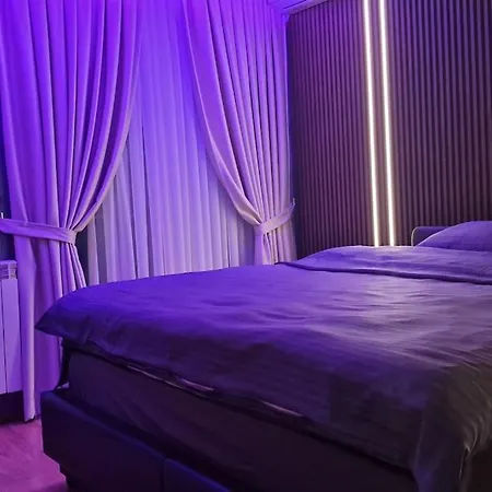 Romantic & Jacuzzi Apartment